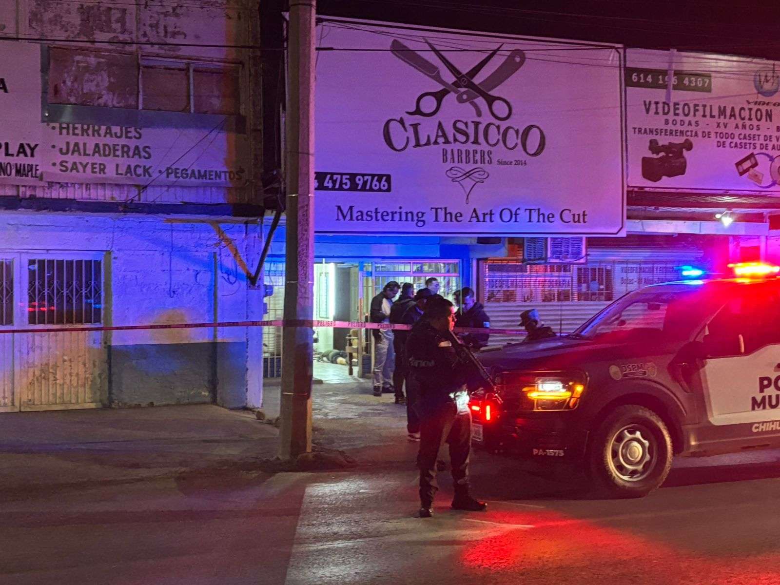 Identifican al herido por balacera en barbería de la Vallarta 