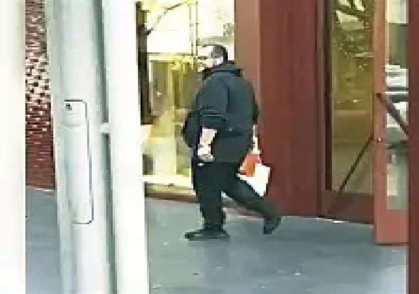 Captan a hijo de Amlo saliendo de lujosa tienda en Houston