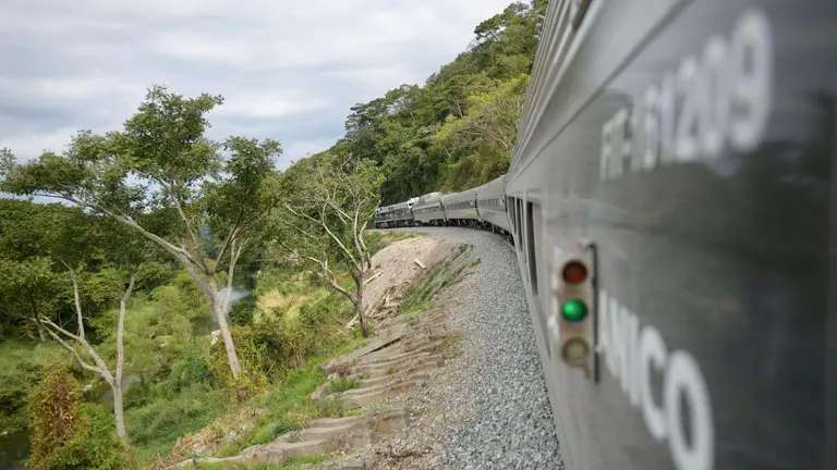 Se descarrila tren interoceánico con más de 200 pasajeros en Oaxaca
