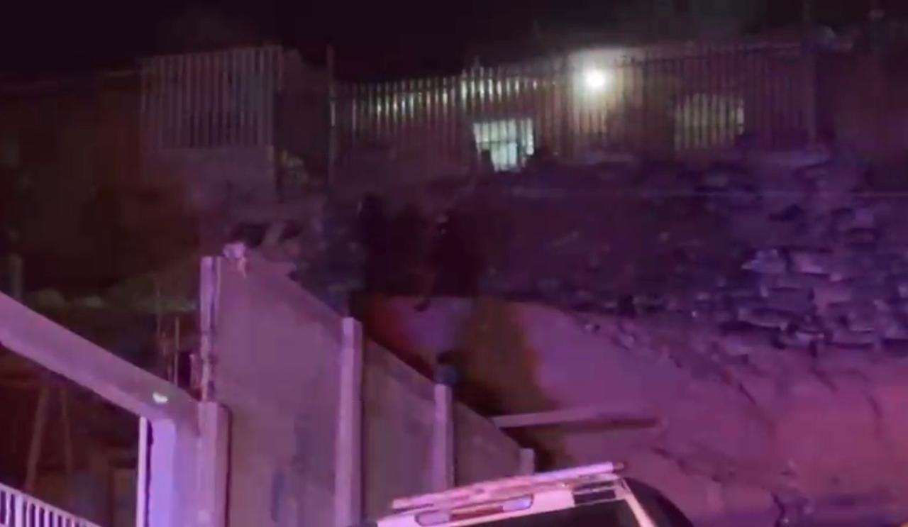 Asesinan a tres hombres a balazos dentro de una casa en Insurgentes