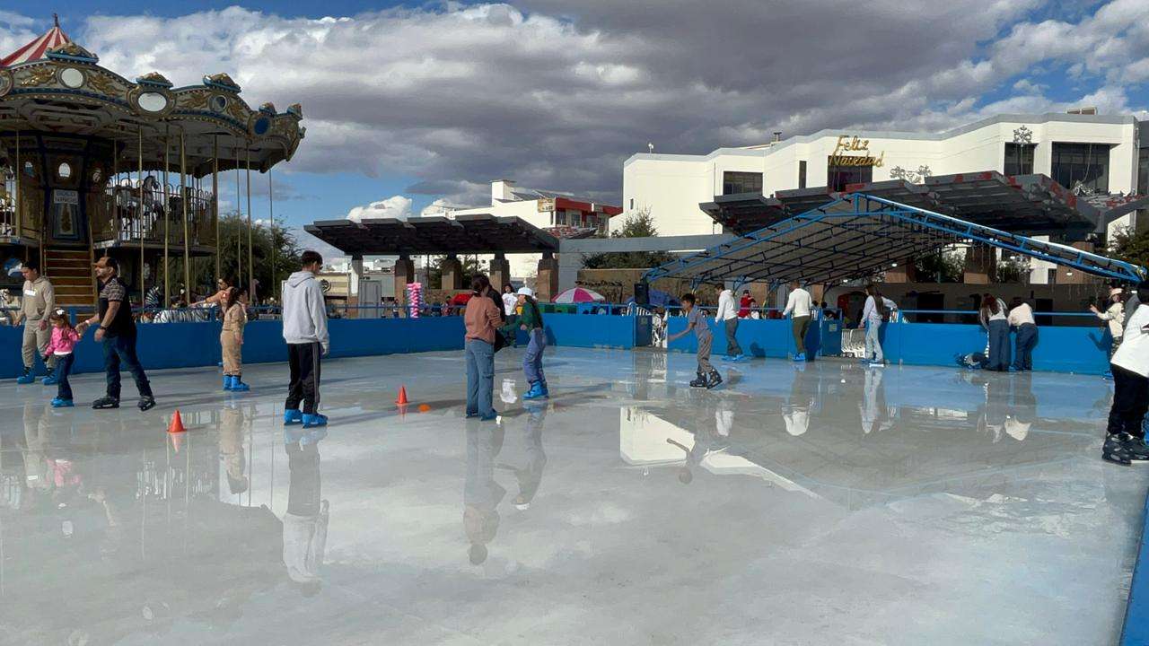 Reciben familias chihuahuenses y turistas el 2026 en la Plaza del Ángel