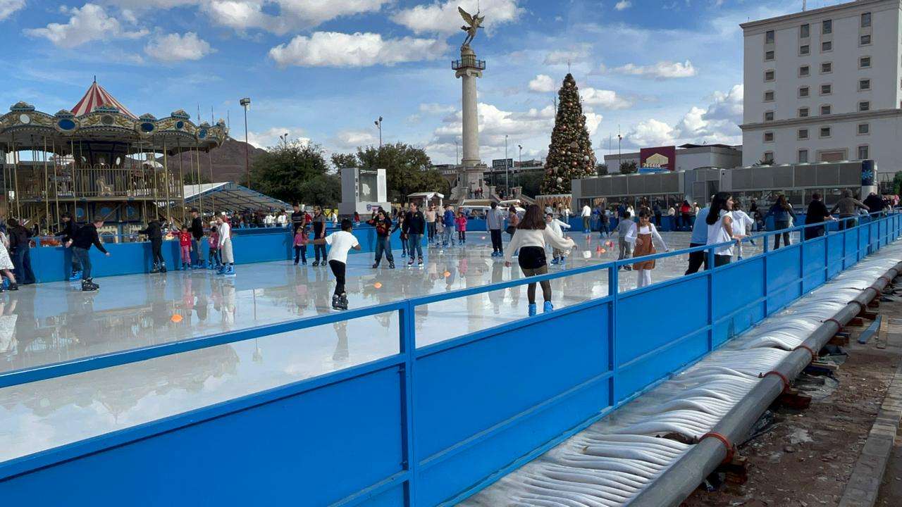 Reciben familias chihuahuenses y turistas el 2026 en la Plaza del Ángel