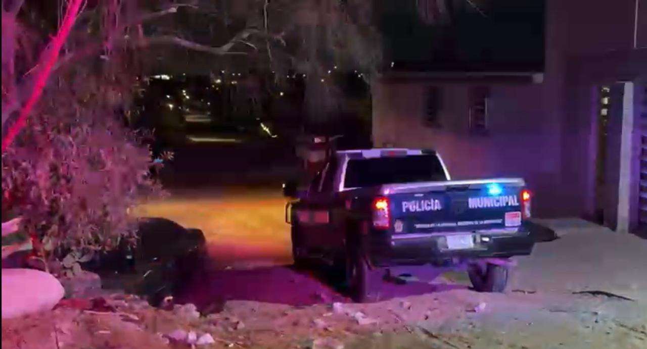 Asesinan a tres hombres a balazos dentro de una casa en Insurgentes