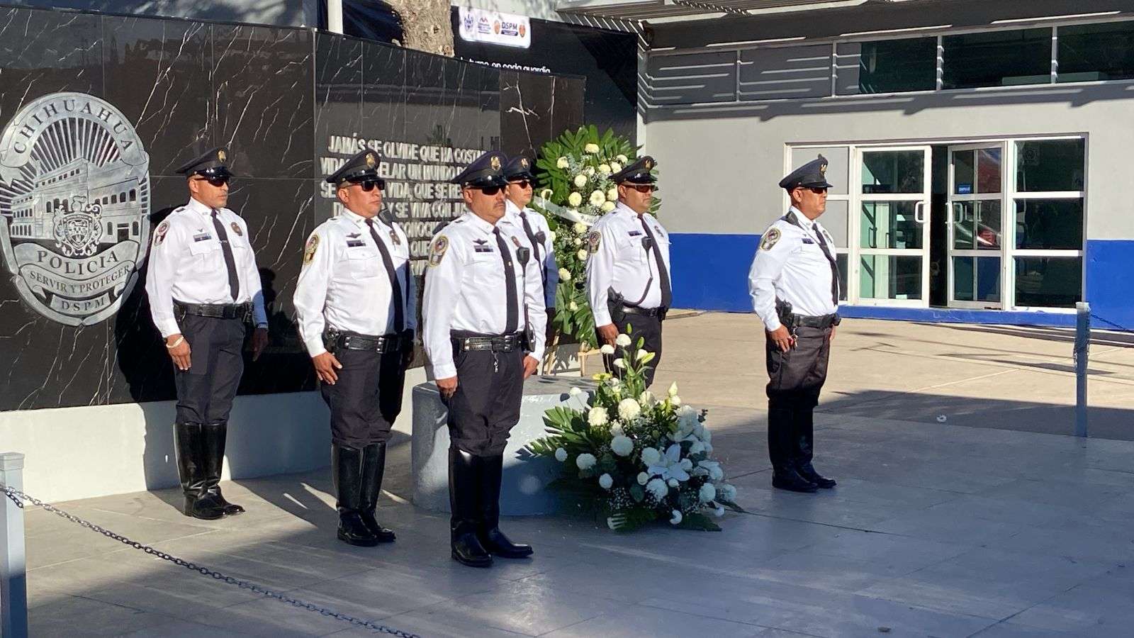 Rinden homenaje a policías caídos en Comandancia Sur