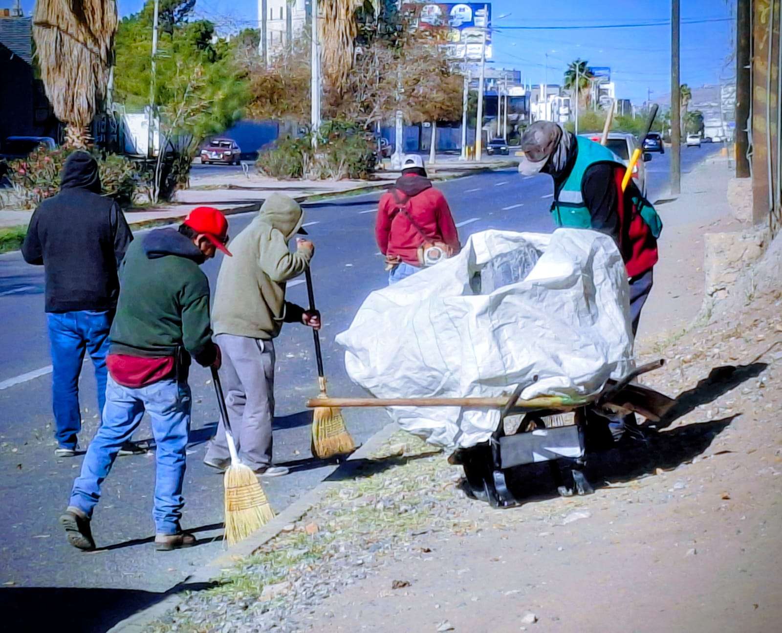 Limpian bulevar Tomás Fernández y zonas con acumulación de basura