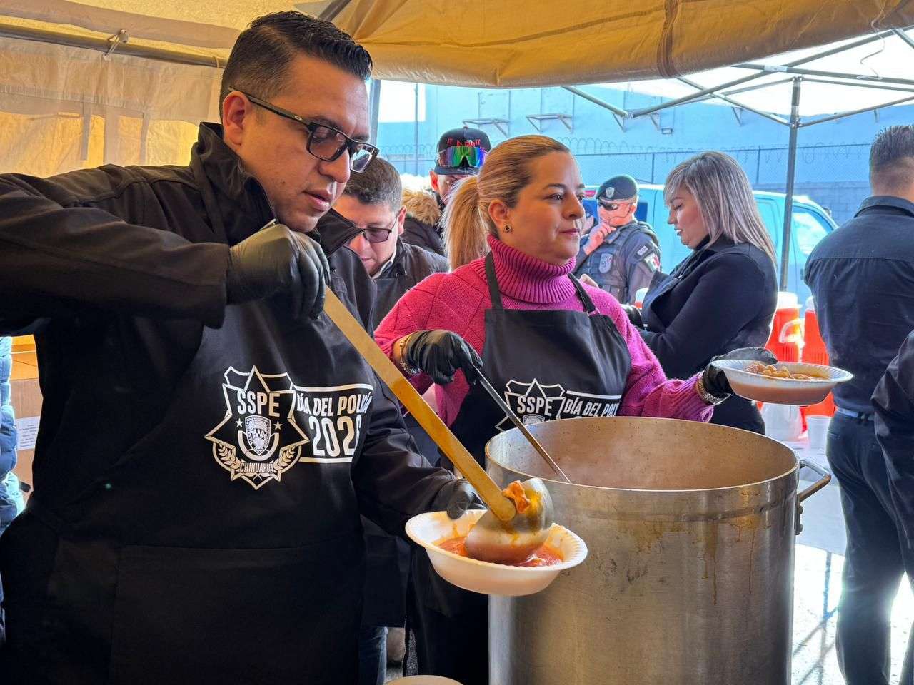 Conmemoran Día del Policía con tradicional menudiza