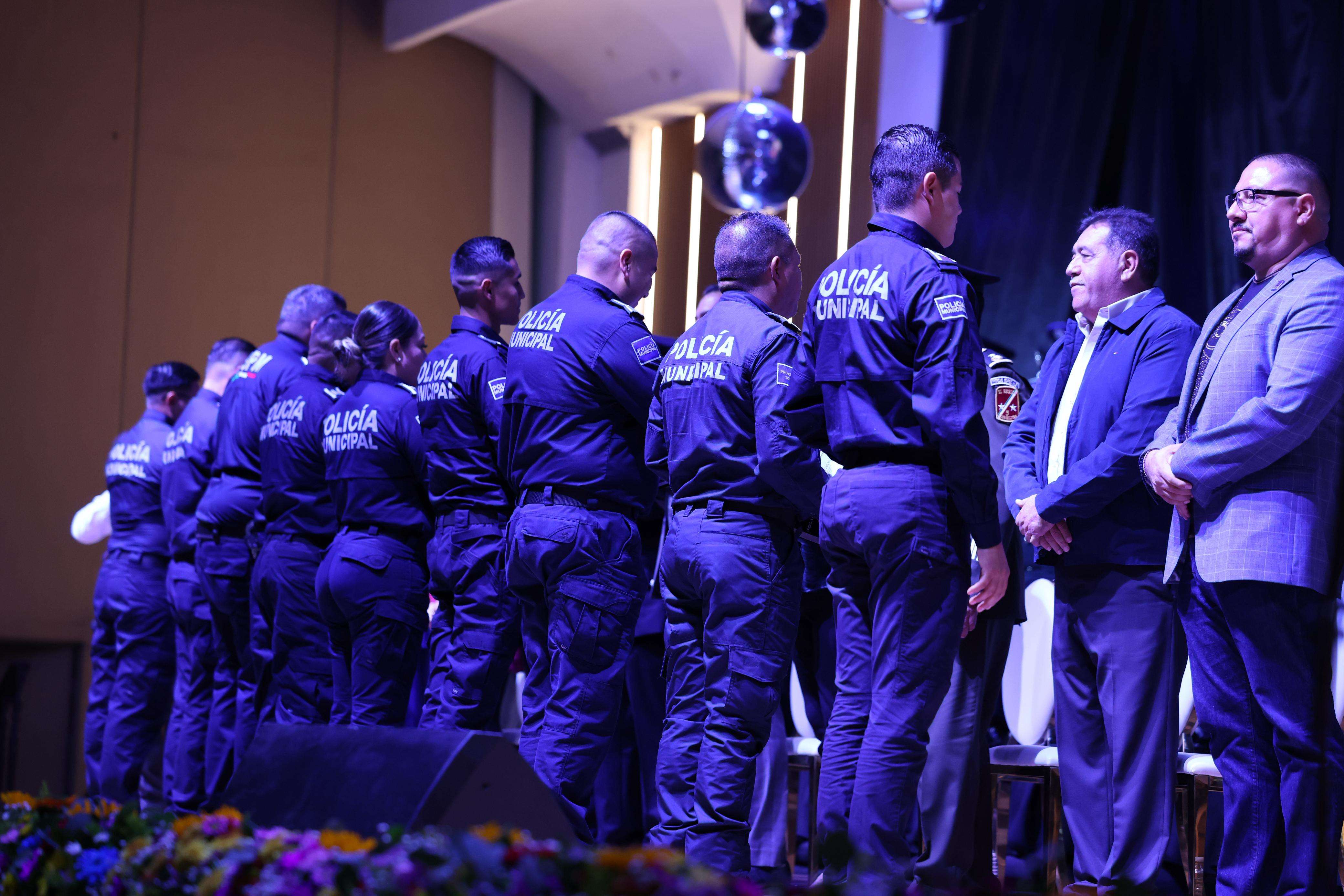 Reconocen a mujeres y hombres de la Policía Municipal en su día