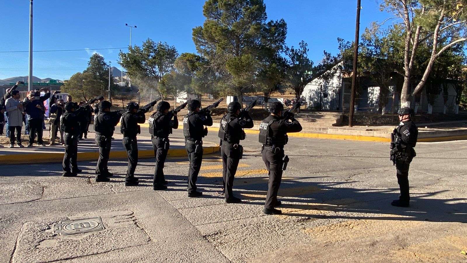 Rinden homenaje a policías caídos en Comandancia Sur