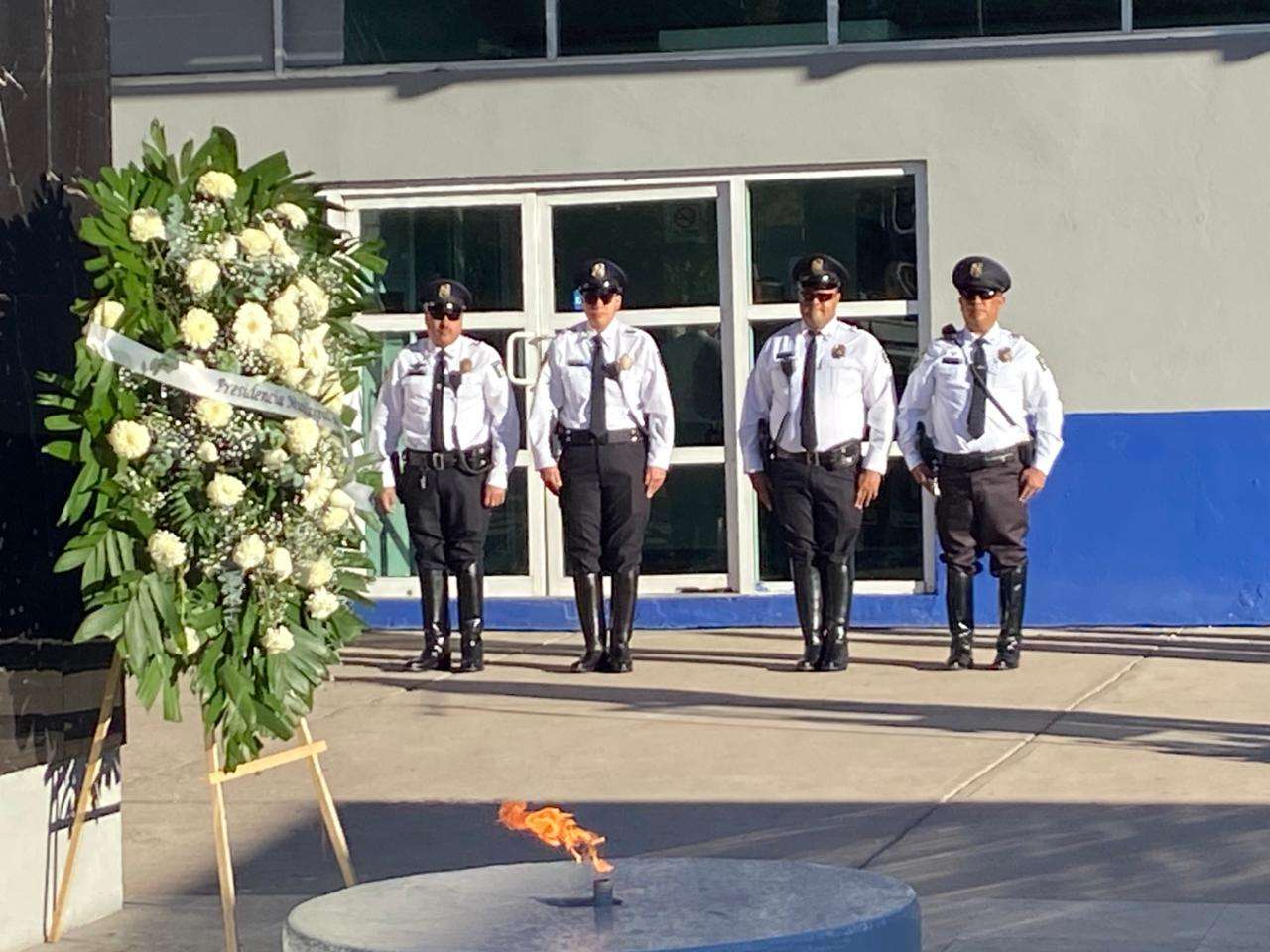 Rinden homenaje a policías caídos en Comandancia Sur