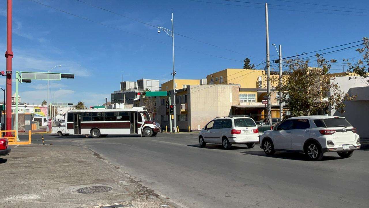 Exigen vecinos de la Santa Rita regreso de rutas de transporte público