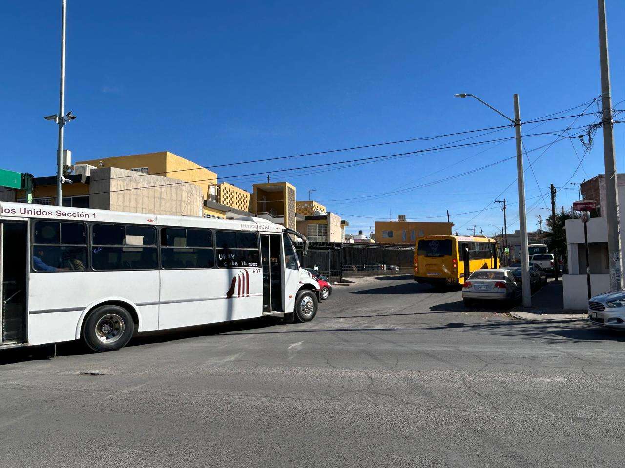 Exigen vecinos de la Santa Rita regreso de rutas de transporte público