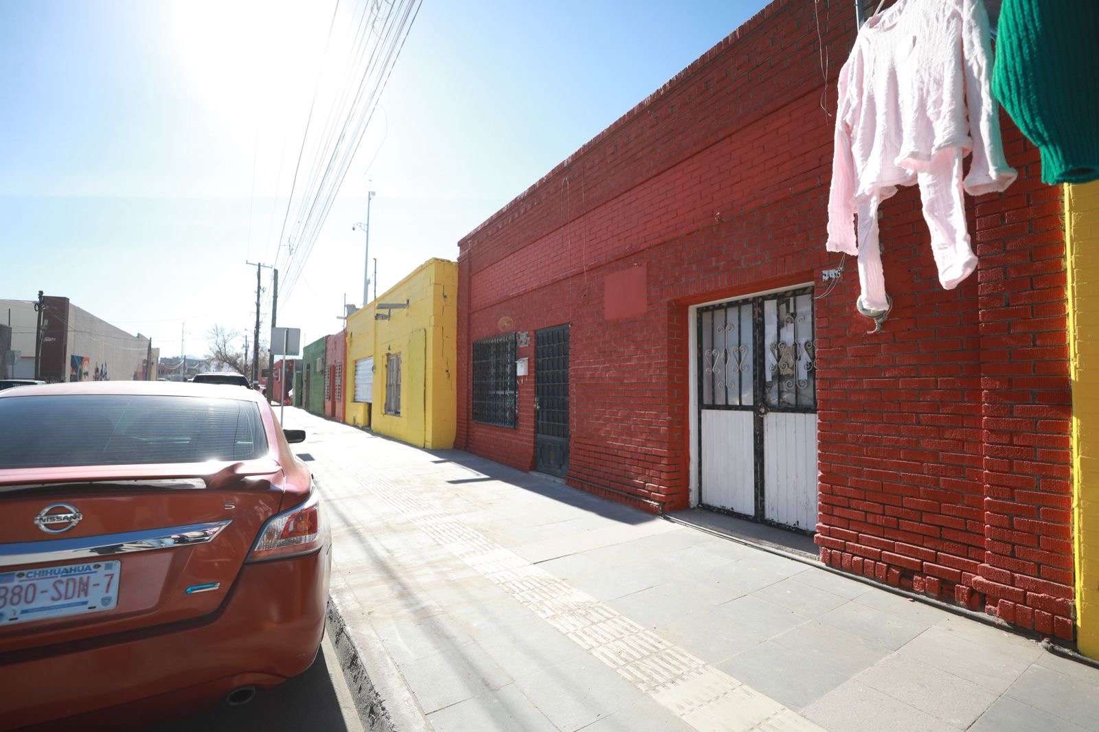 Avanza renovación de las fachadas del Centro Histórico; las pintan de colores