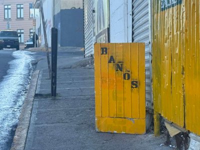 Ignora Desarrollo Urbano quejas de peatones por obstrucción de banqueta