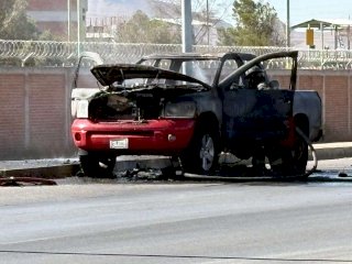 Se incendia pickup en la carretera a Delicias