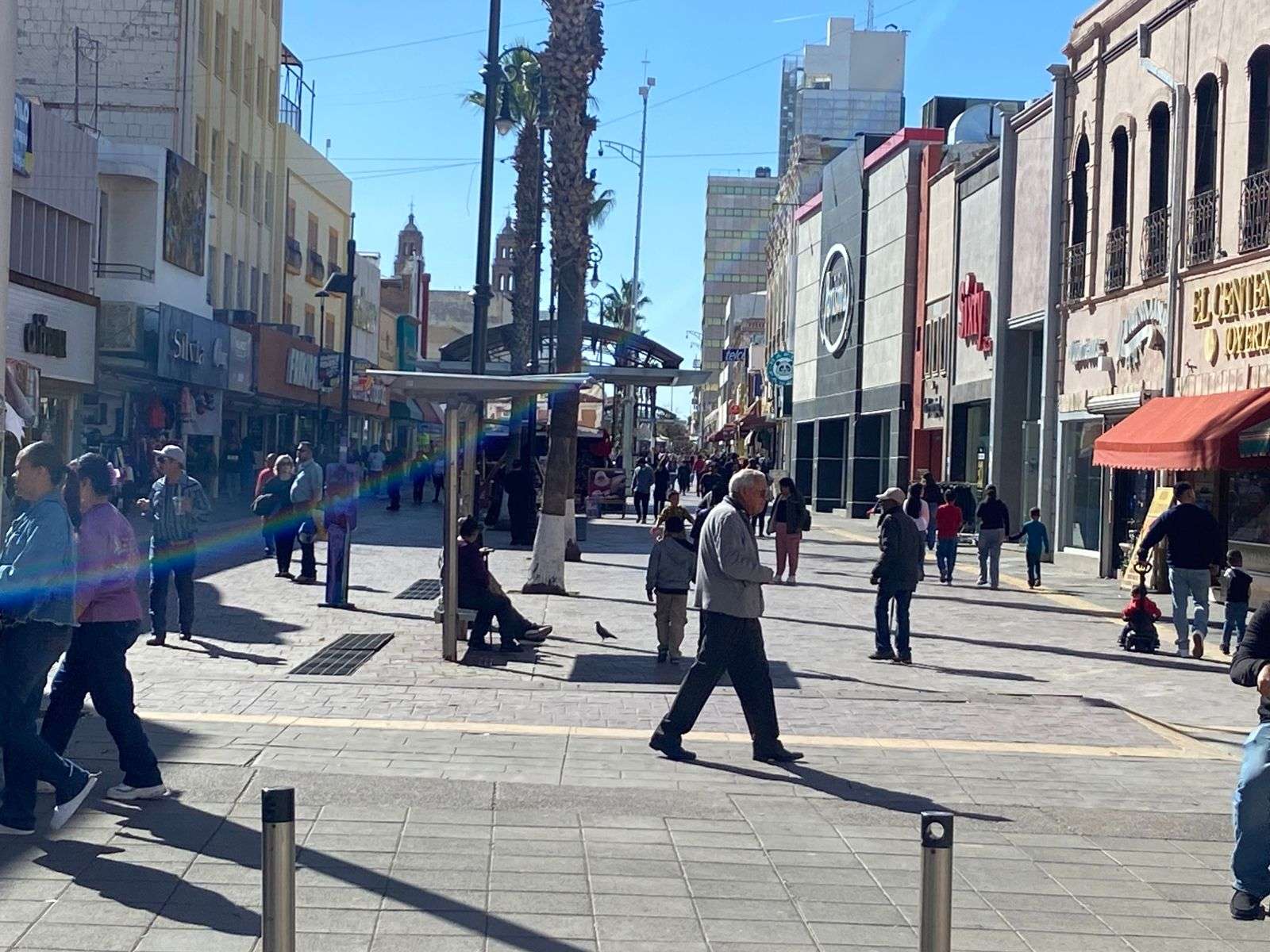 Abarrotan familias calles del centro y Expo Navidad