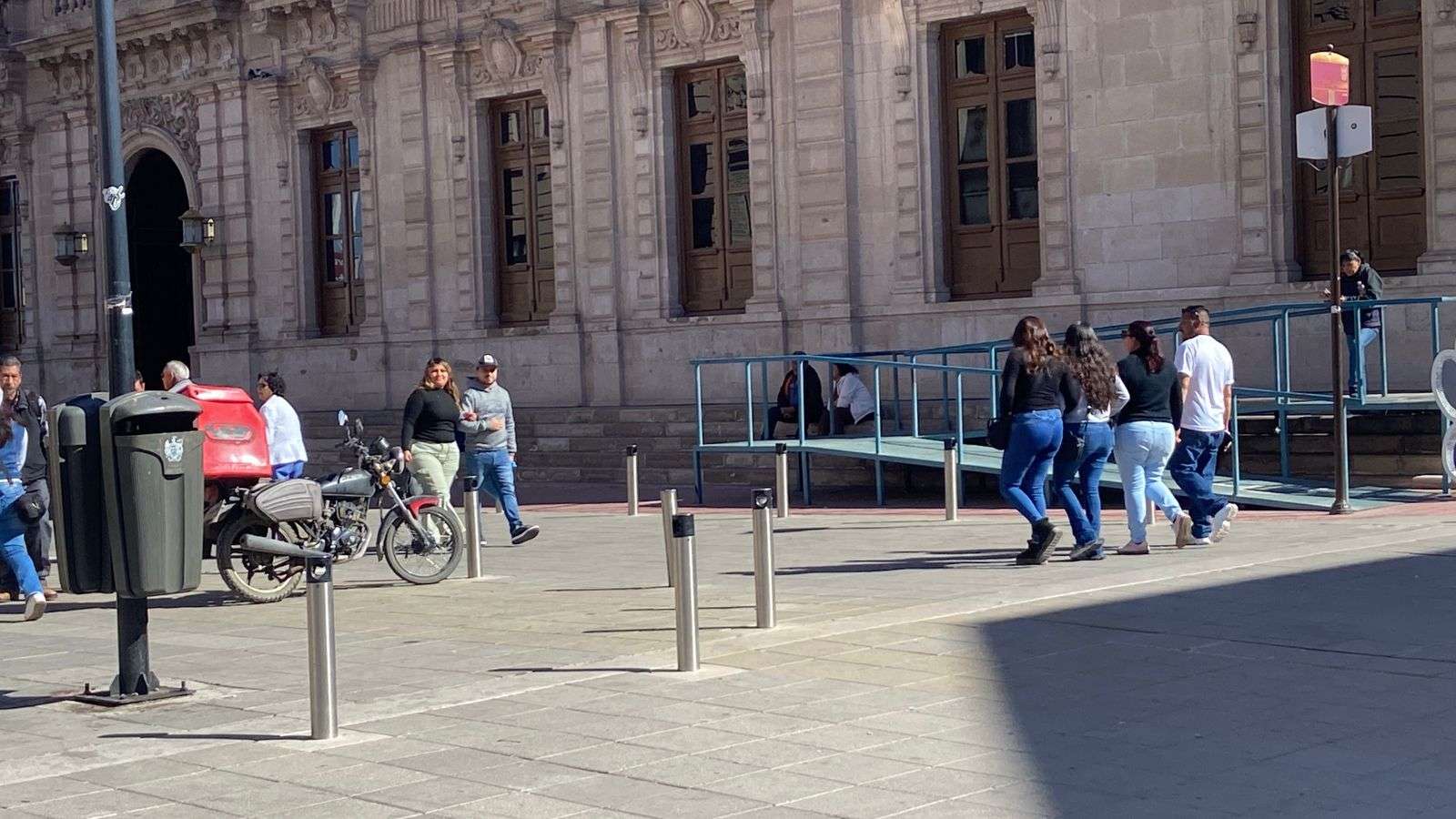Abarrotan familias calles del centro y Expo Navidad