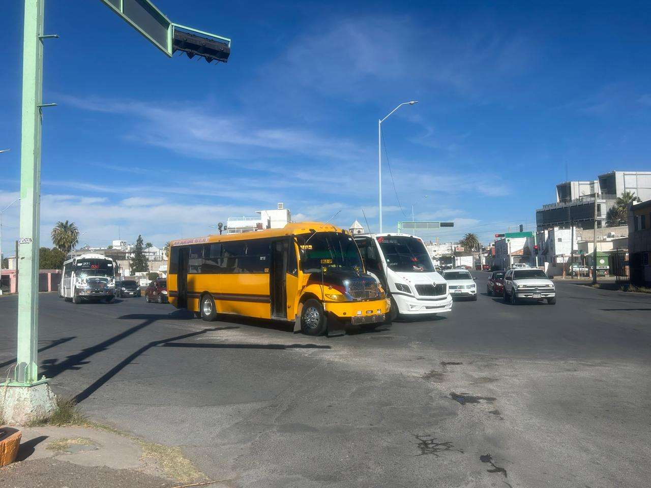 Exigen vecinos de la Santa Rita regreso de rutas de transporte público