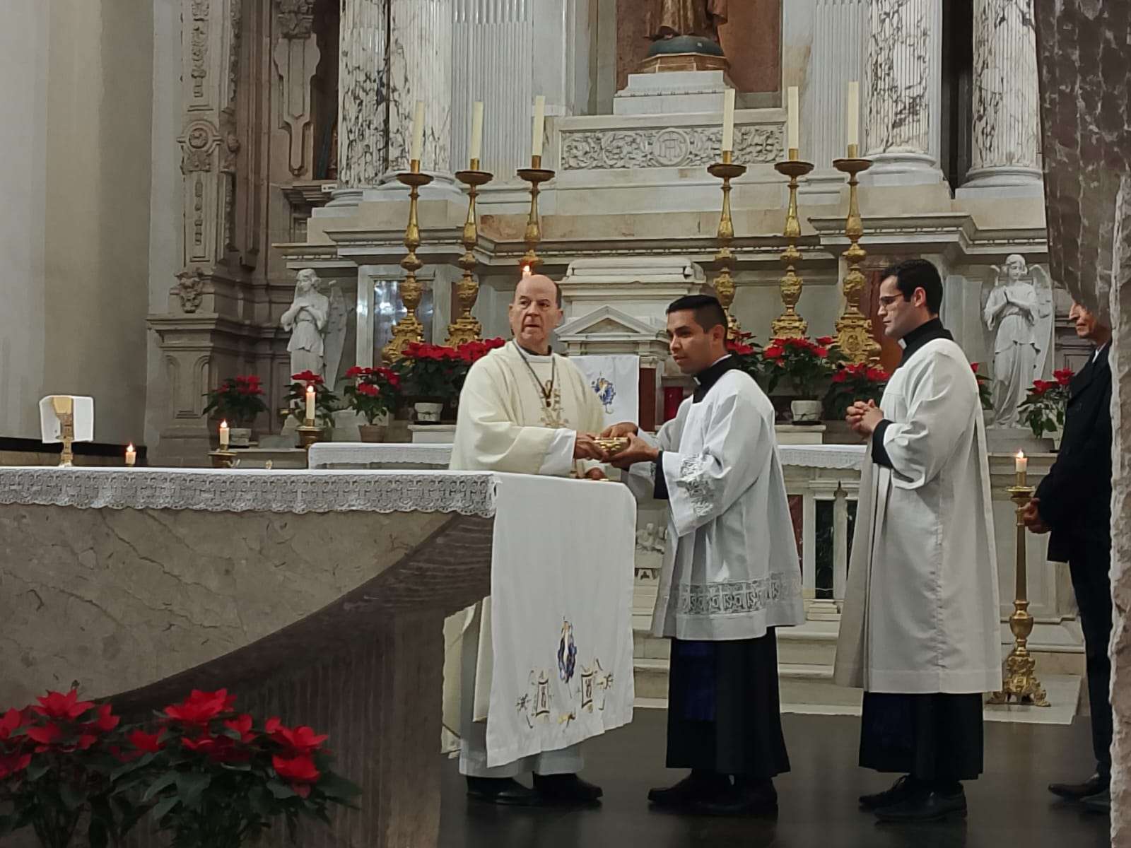 Llama arzobispo a vivir la fe con compromiso social