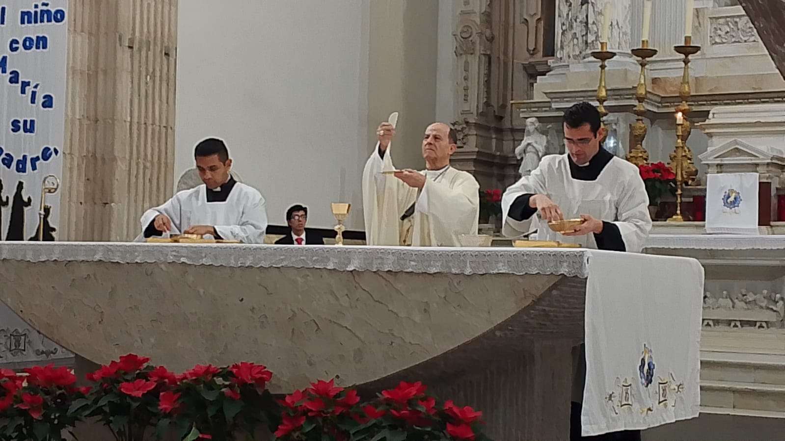 Llama arzobispo a vivir la fe con compromiso social