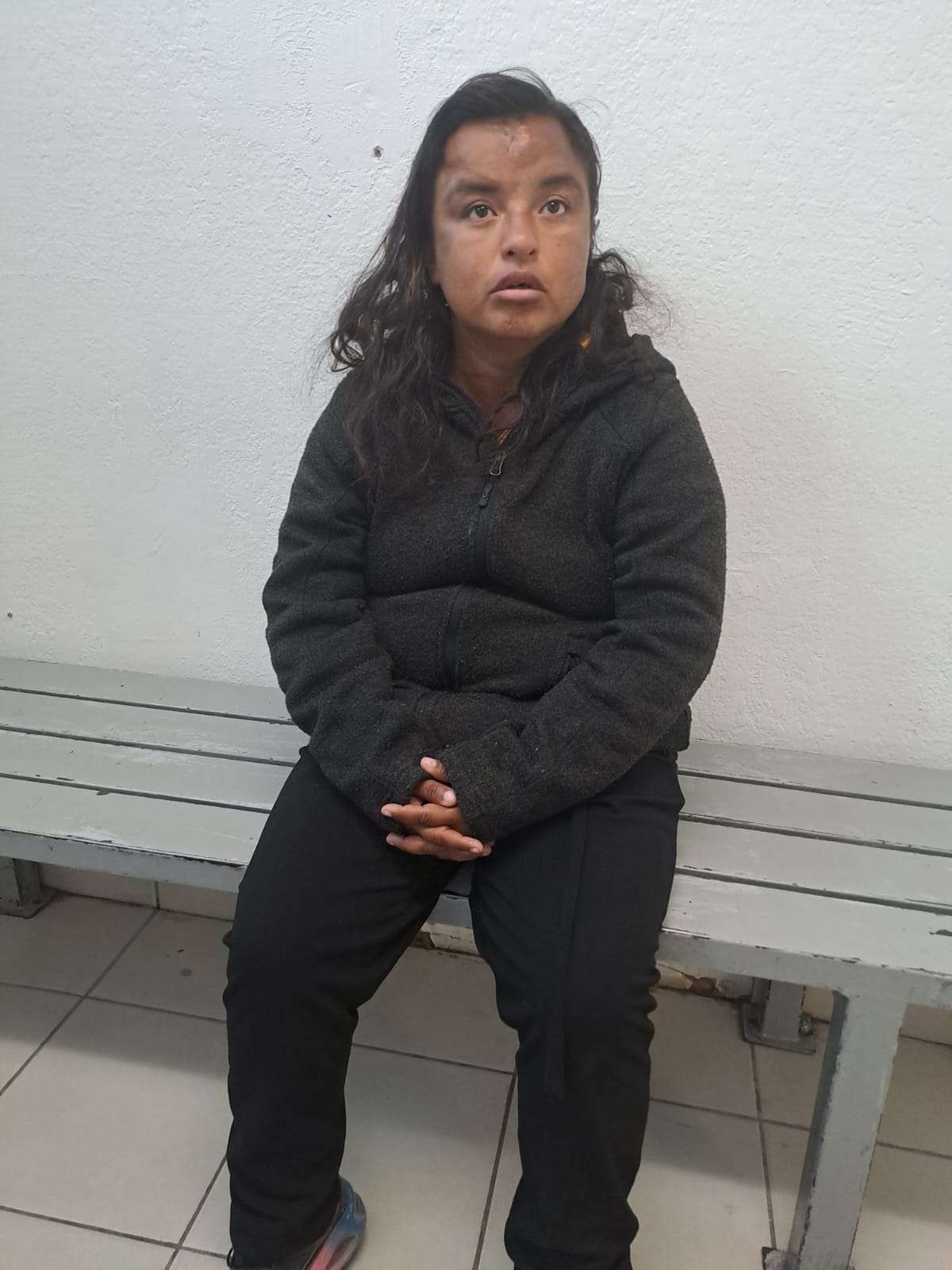 Buscan a familiares de una mujer extraviada