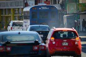 Refuerzan llamado a verificar autos para reducir contaminación