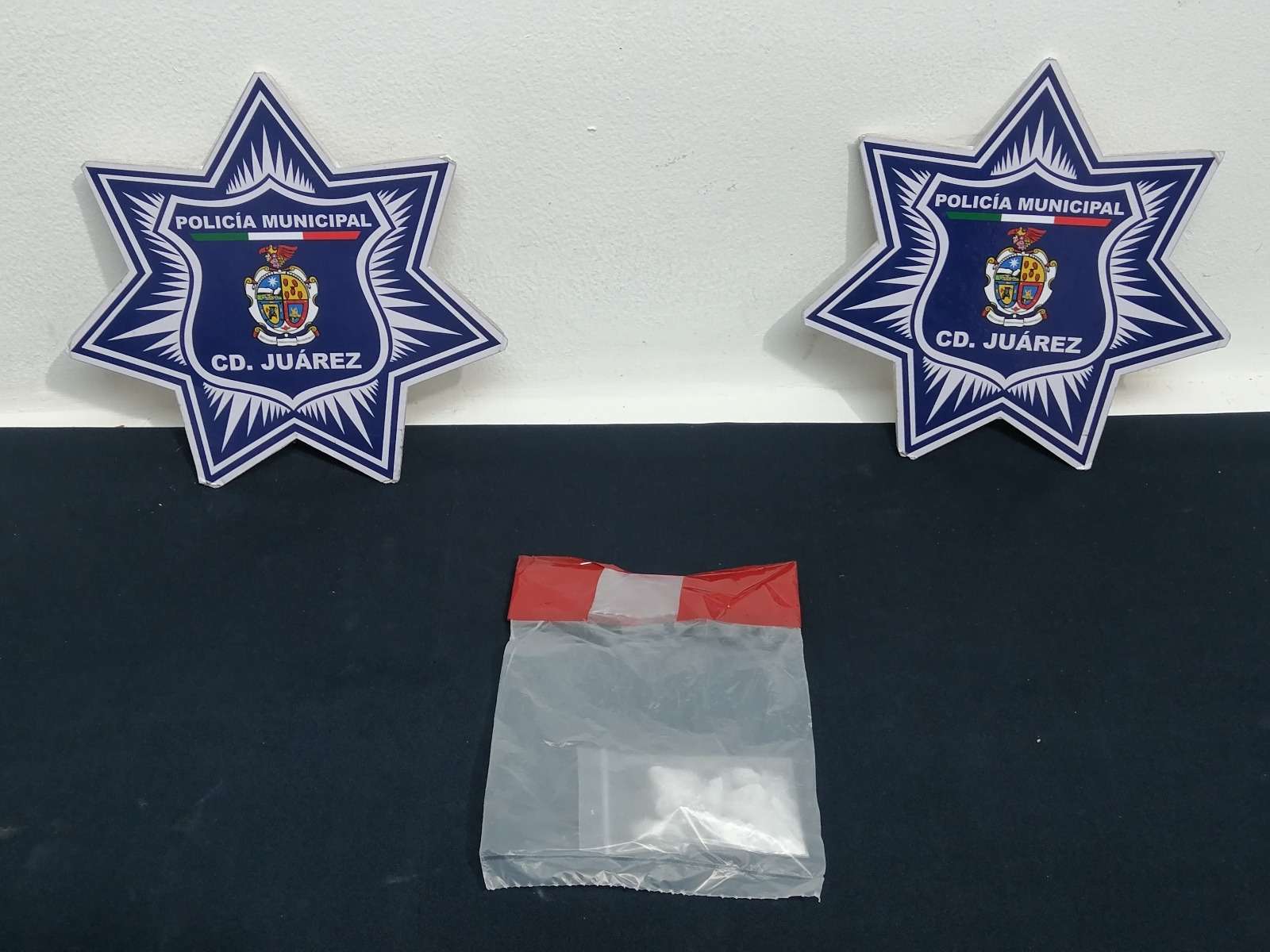 Detienen a sujeto con cristal; lo investigan por robo con violencia 
