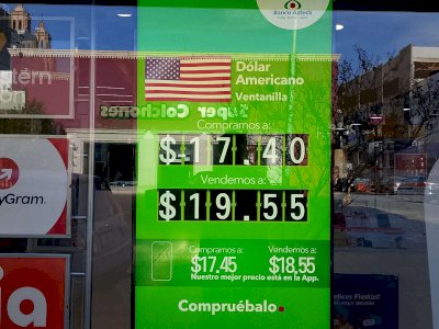 Baja dólar a $19.55 en Banco Azteca