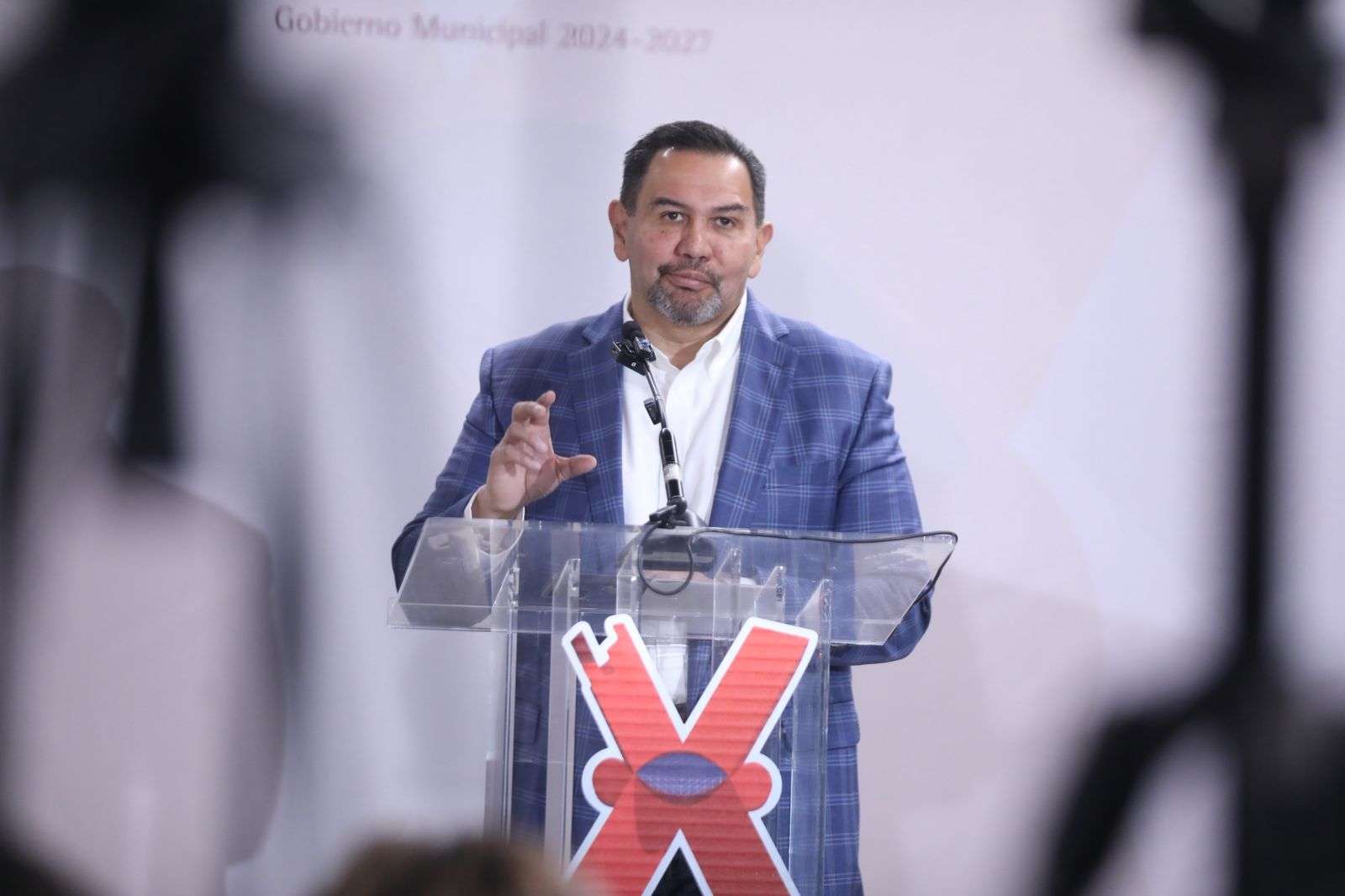 Pide Cruz cuidar la obras municipales