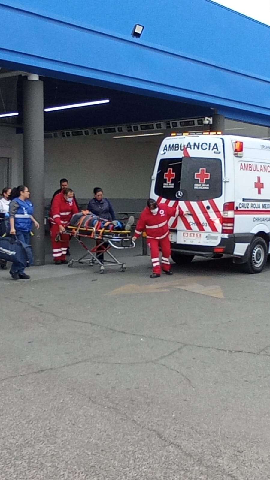 Se fractura la pierna trabajador de Sams luego de caer del techo 