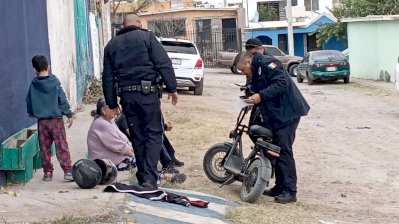 Resultan dos niños con golpes leves por choque en bicicleta eléctrica