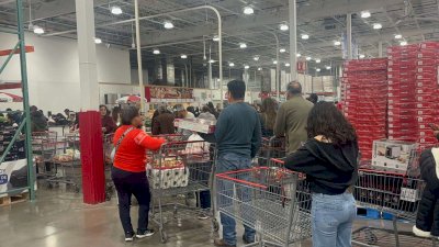 Provoca largas filas compra de Rosca de Reyes en Costco 