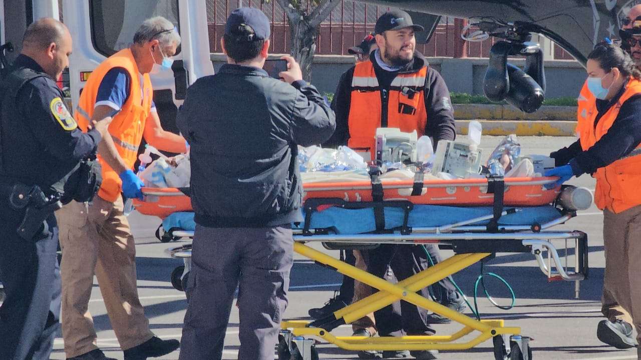 Lo trasladan vía aérea desde Juárez por quemaduras graves