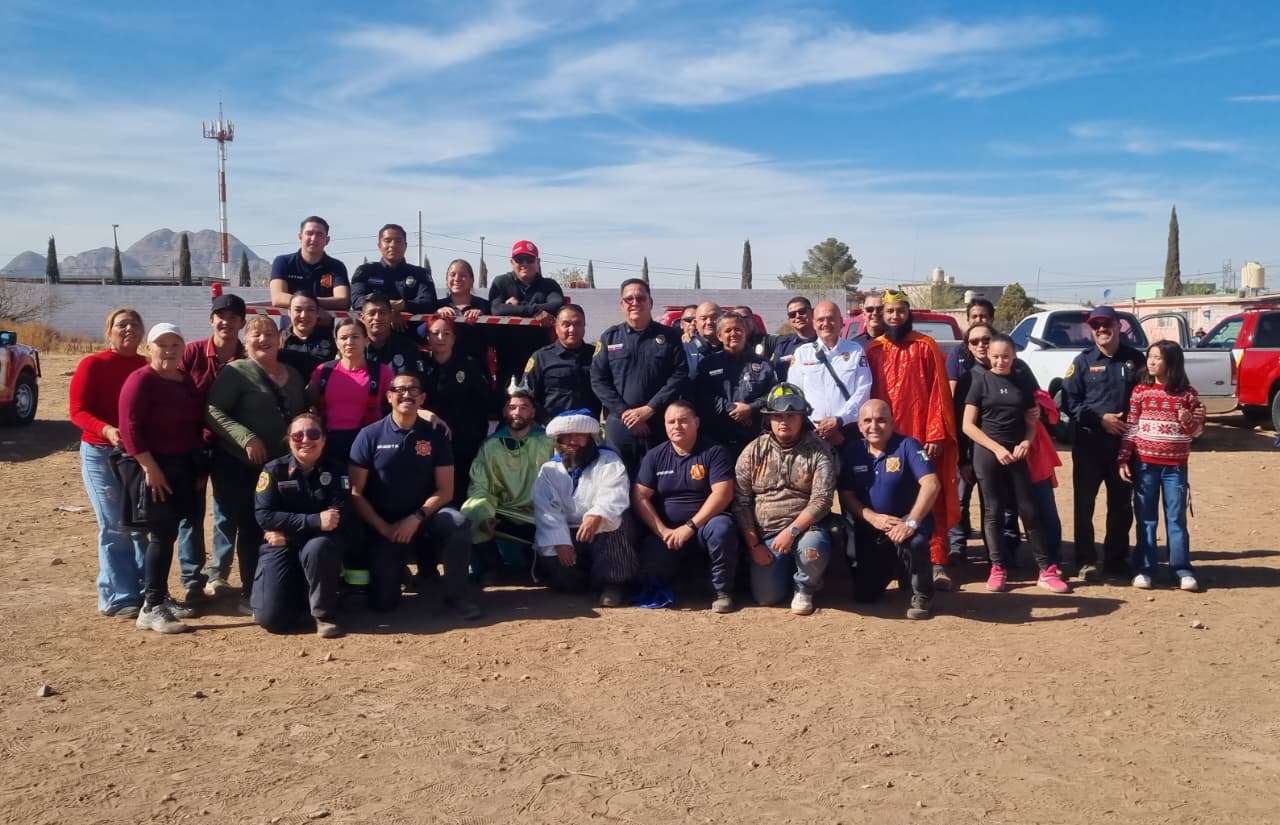 Reparten bomberos juguetes a más de 2 mil niños