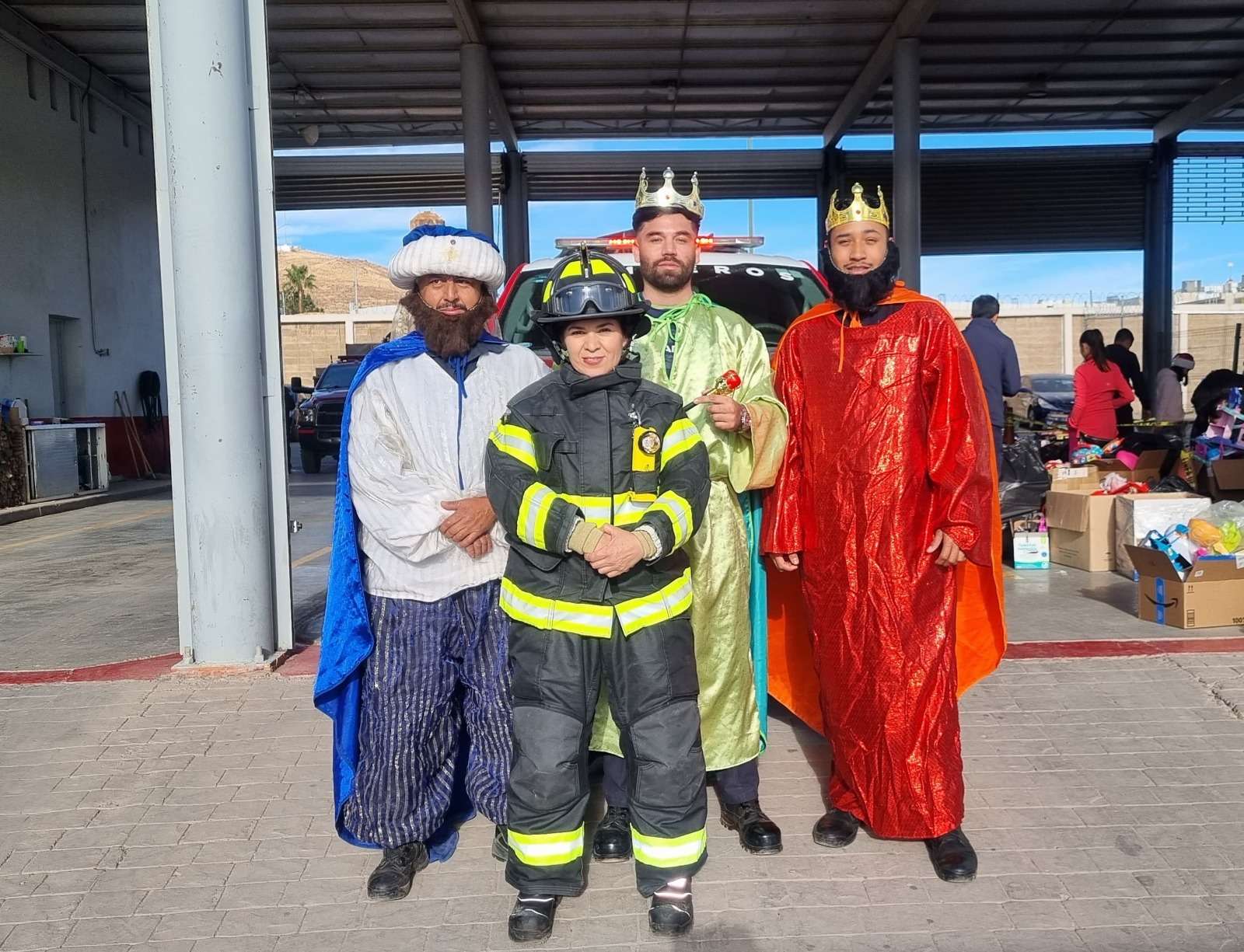 Reparten bomberos juguetes a más de 2 mil niños