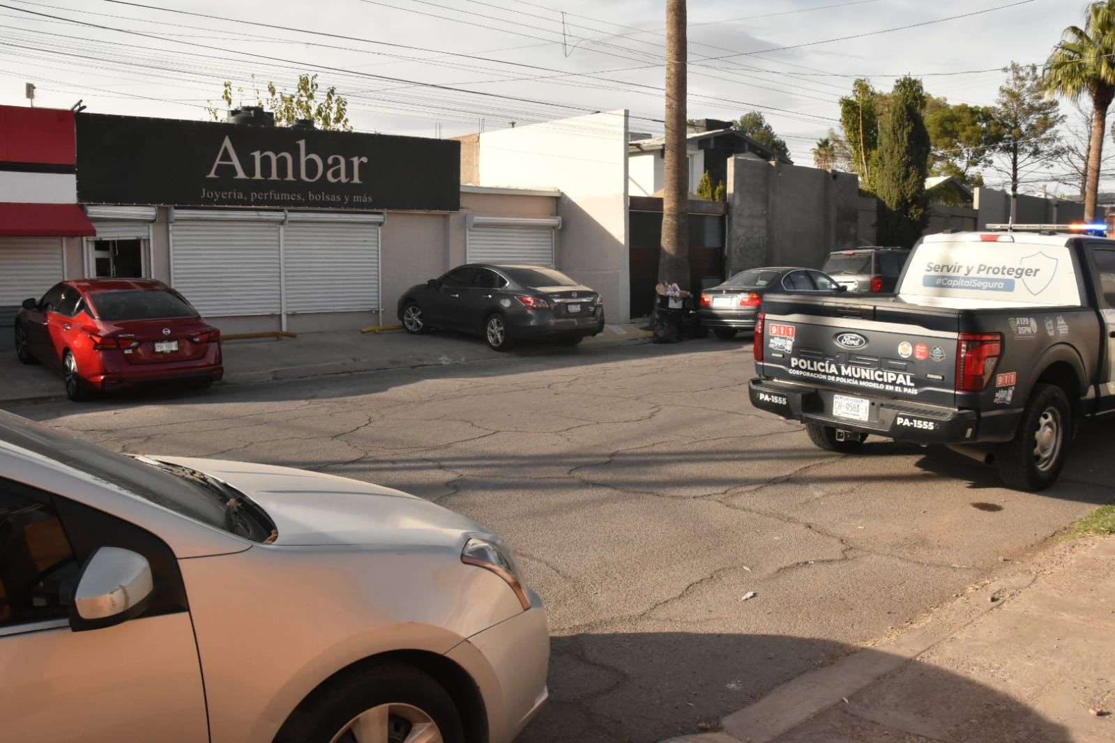 Roban joyería en establecimiento de San Felipe Viejo
