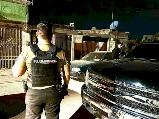Detienen a uno con arma de fuego durante cateos 