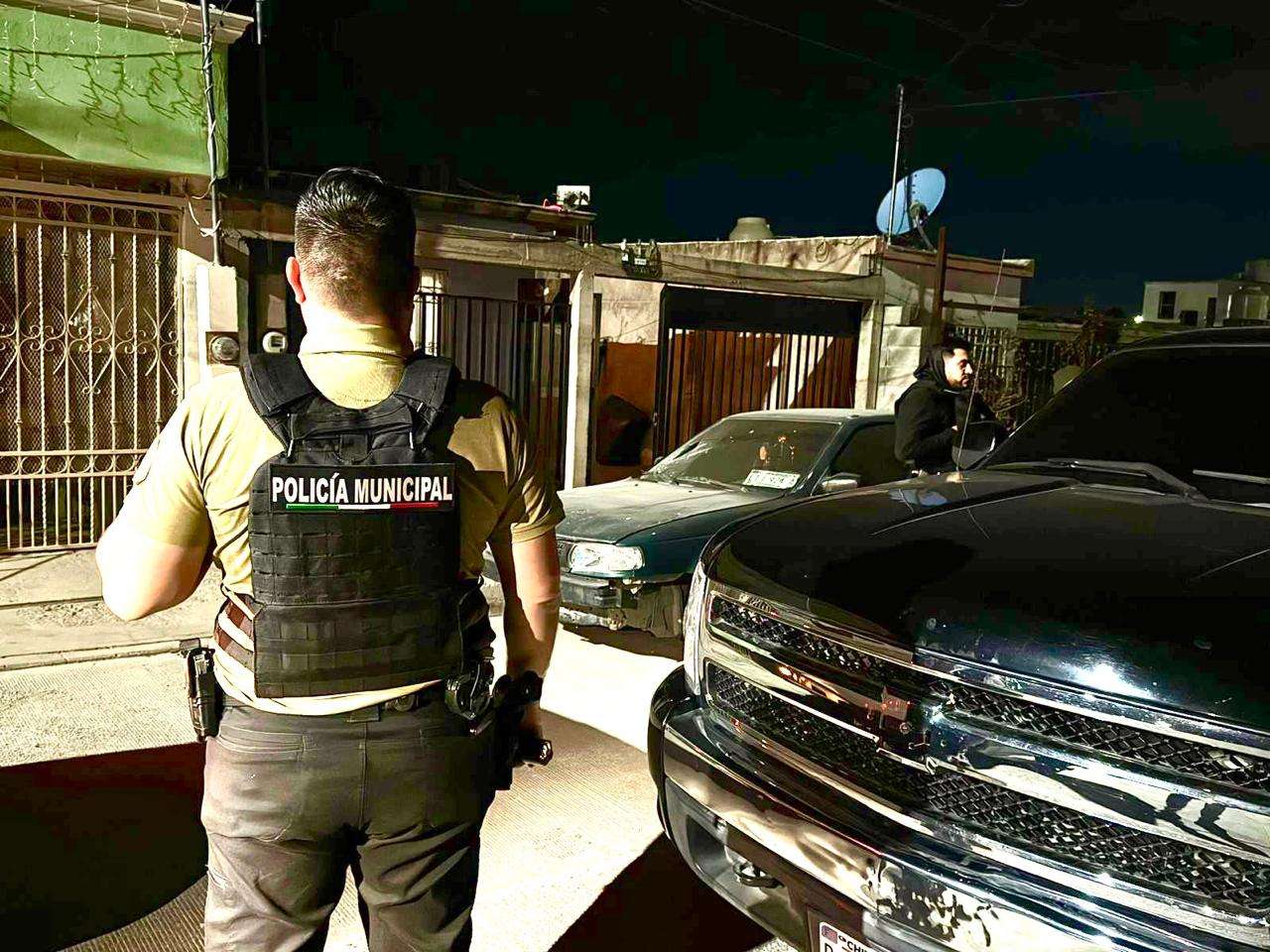 Detienen a uno con arma de fuego durante cateos 