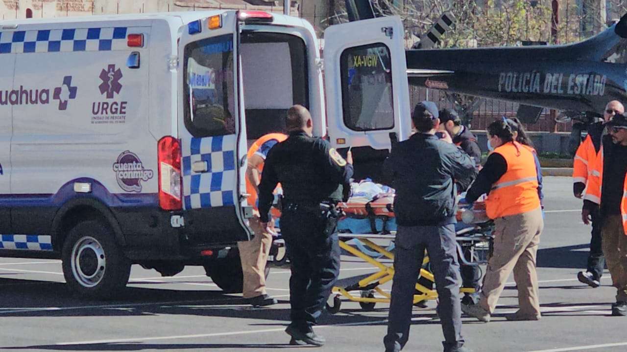 Lo trasladan vía aérea desde Juárez por quemaduras graves