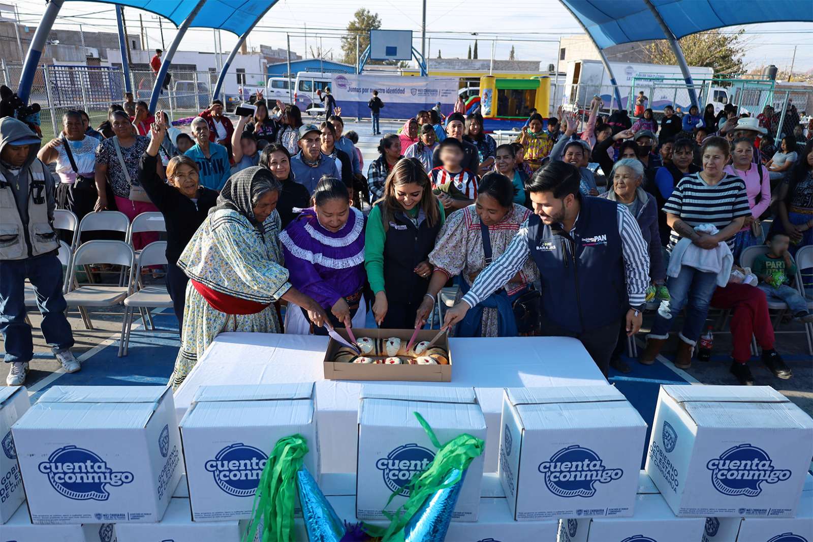 Entregan paquetes alimenticios a familias indígenas en la UP 