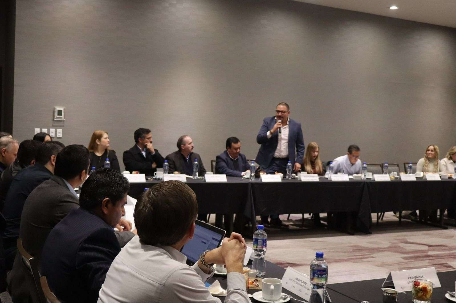 Alza Canaco la voz en foro aduanero
