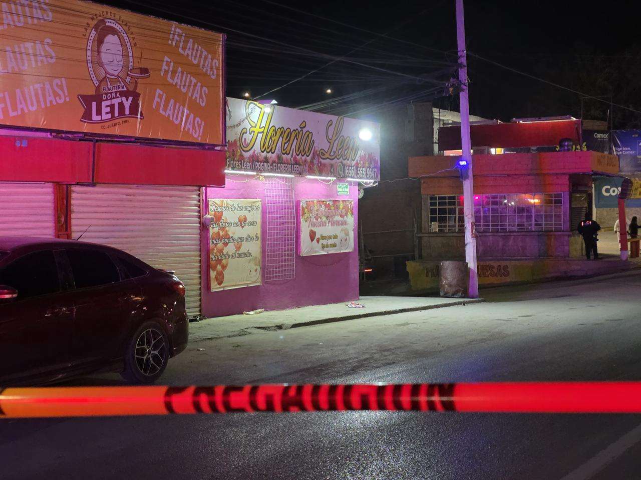 Balean y matan a hombre en interior de florería 