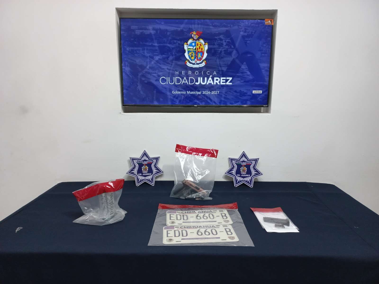 Lo detienen con pistola calibre 9 mm y auto con placas sobrepuestas