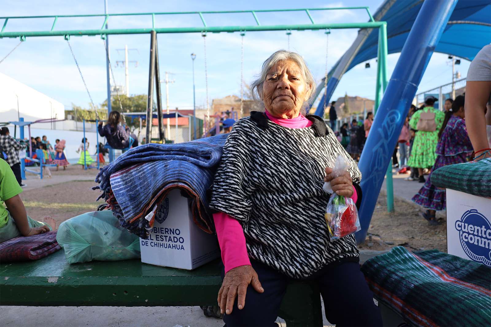 Entregan paquetes alimenticios a familias indígenas en la UP 