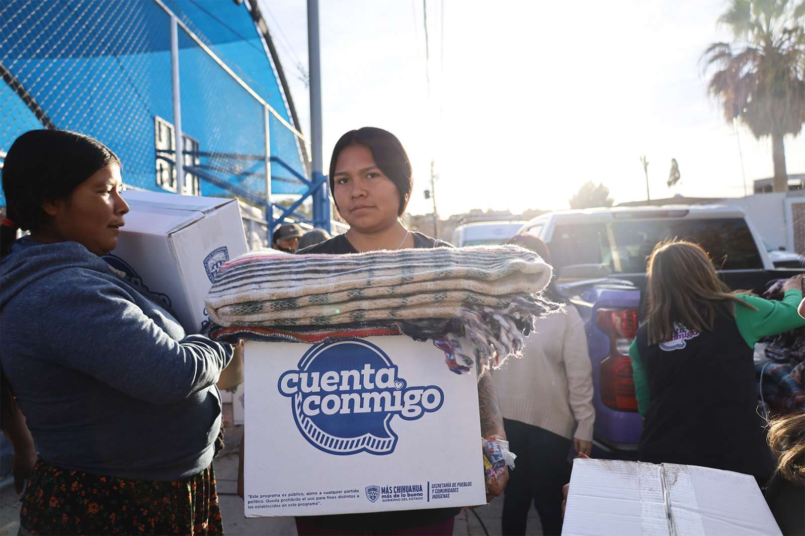 Entregan paquetes alimenticios a familias indígenas en la UP 