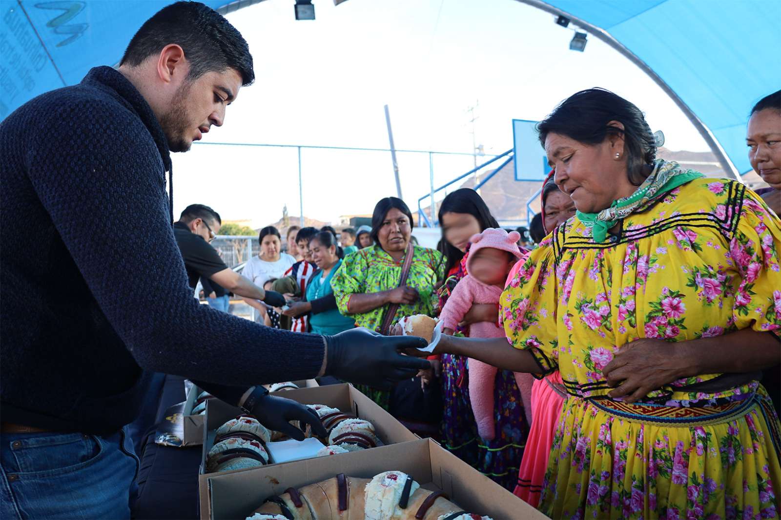 Entregan paquetes alimenticios a familias indígenas en la UP 
