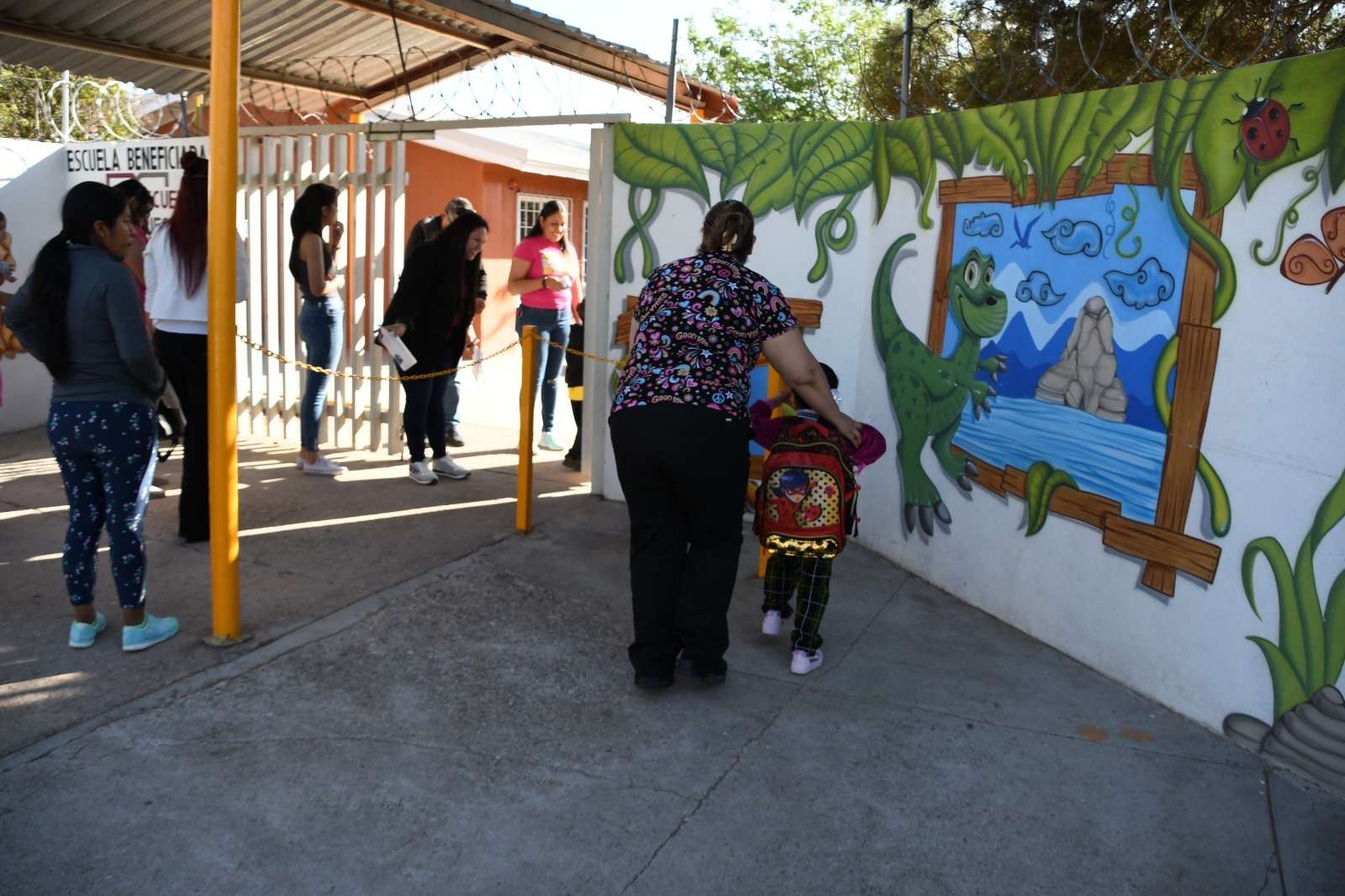 Regresan a clases el lunes más de 600 mil estudiantes de Educación ...