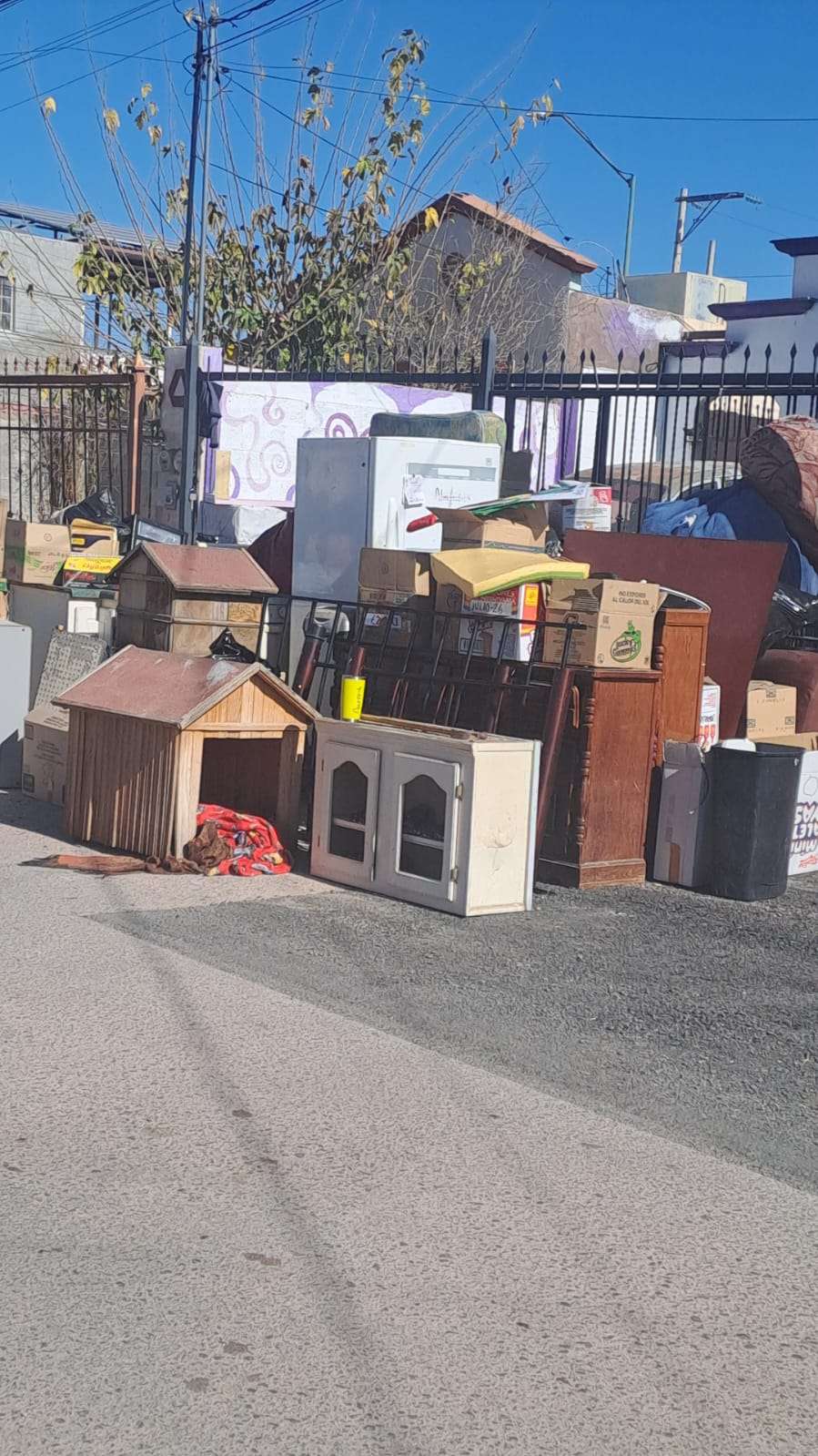 Desalojan ilegalmente a familia en Villas del Real 