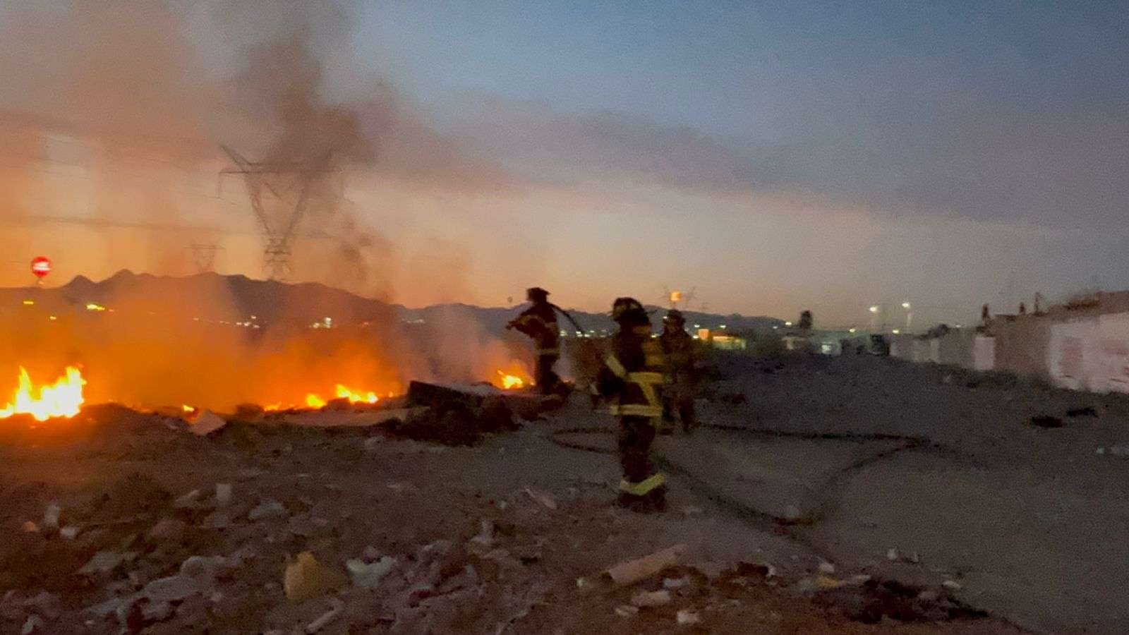 Prenden fuego en predio de Jardines de Oriente