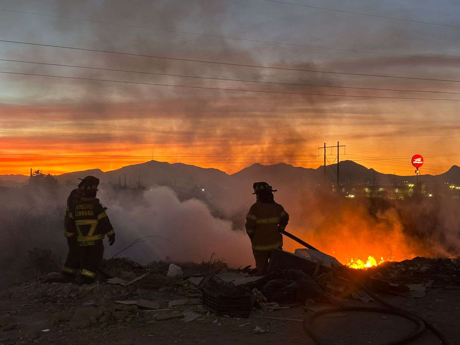 Prenden fuego en predio de Jardines de Oriente