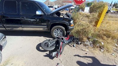Impacta tren a pickup y motocicleta en la Revolución